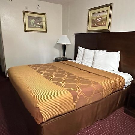 Carom Inn A Travelodge By Wyndham Denham Springs-Baton Rouge ภายนอก รูปภาพ