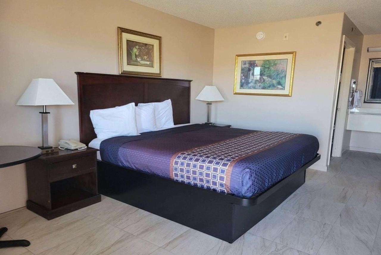 Carom Inn A Travelodge By Wyndham Denham Springs-Baton Rouge ภายนอก รูปภาพ