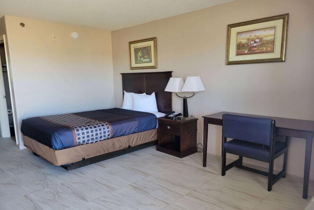 Carom Inn A Travelodge By Wyndham Denham Springs-Baton Rouge ภายนอก รูปภาพ