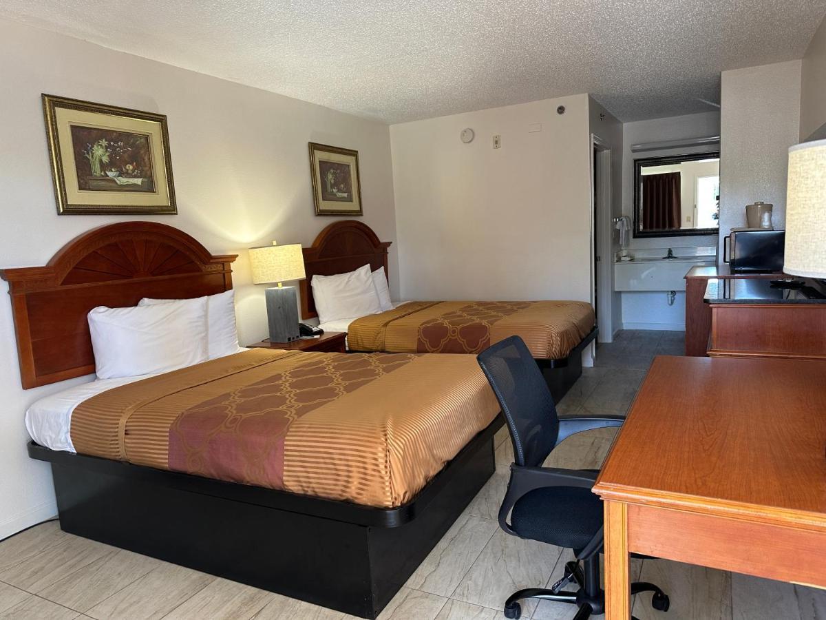 Carom Inn A Travelodge By Wyndham Denham Springs-Baton Rouge ภายนอก รูปภาพ