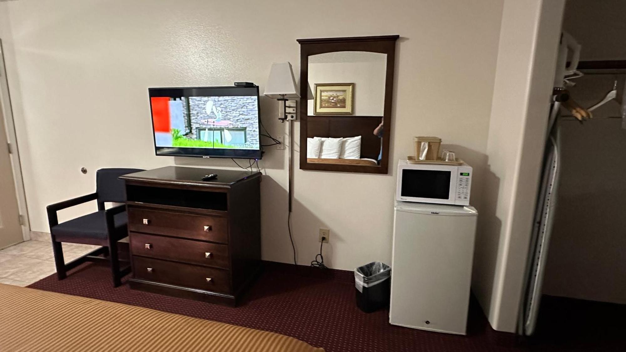 Carom Inn A Travelodge By Wyndham Denham Springs-Baton Rouge ภายนอก รูปภาพ