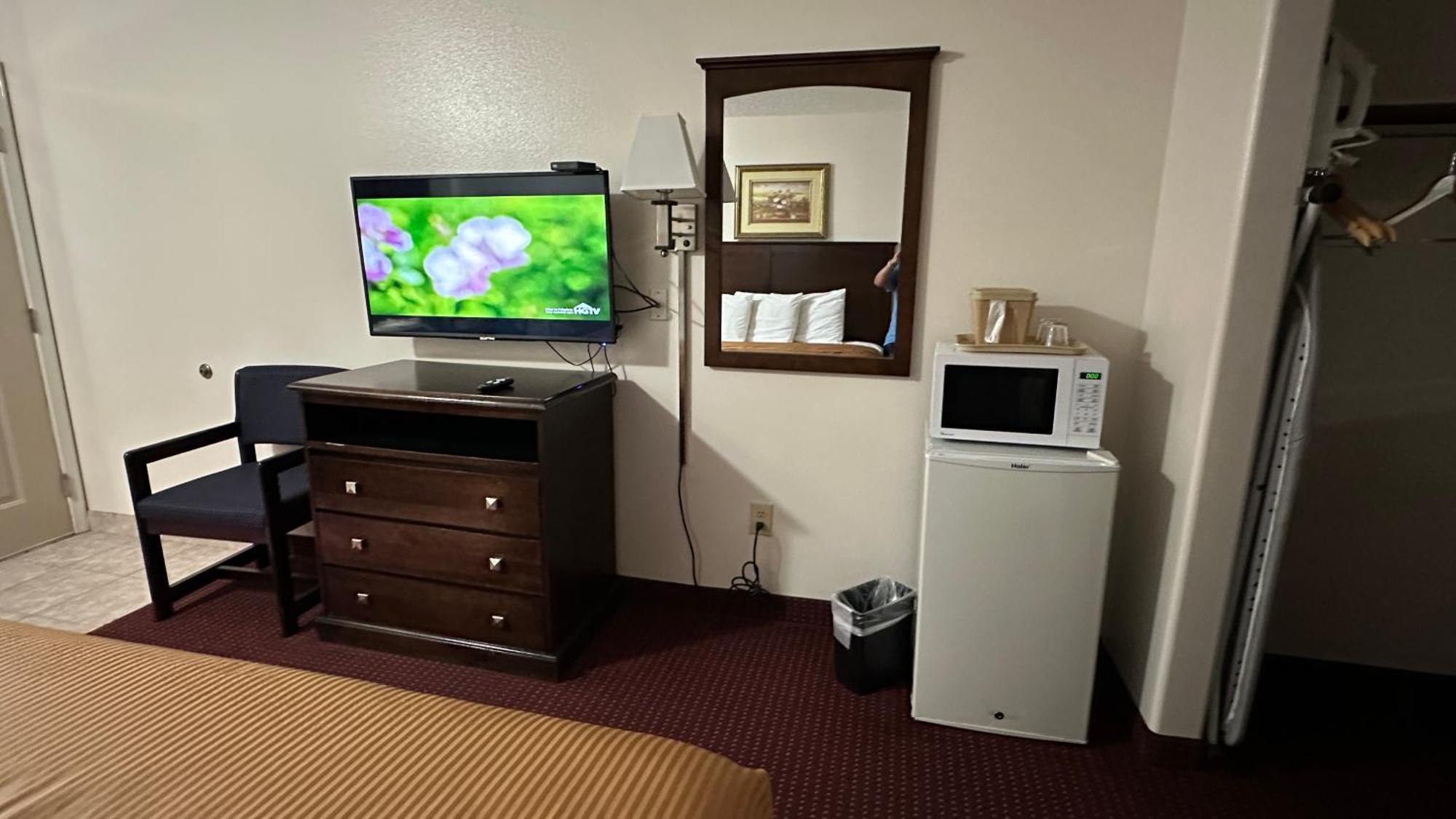 Carom Inn A Travelodge By Wyndham Denham Springs-Baton Rouge ภายนอก รูปภาพ