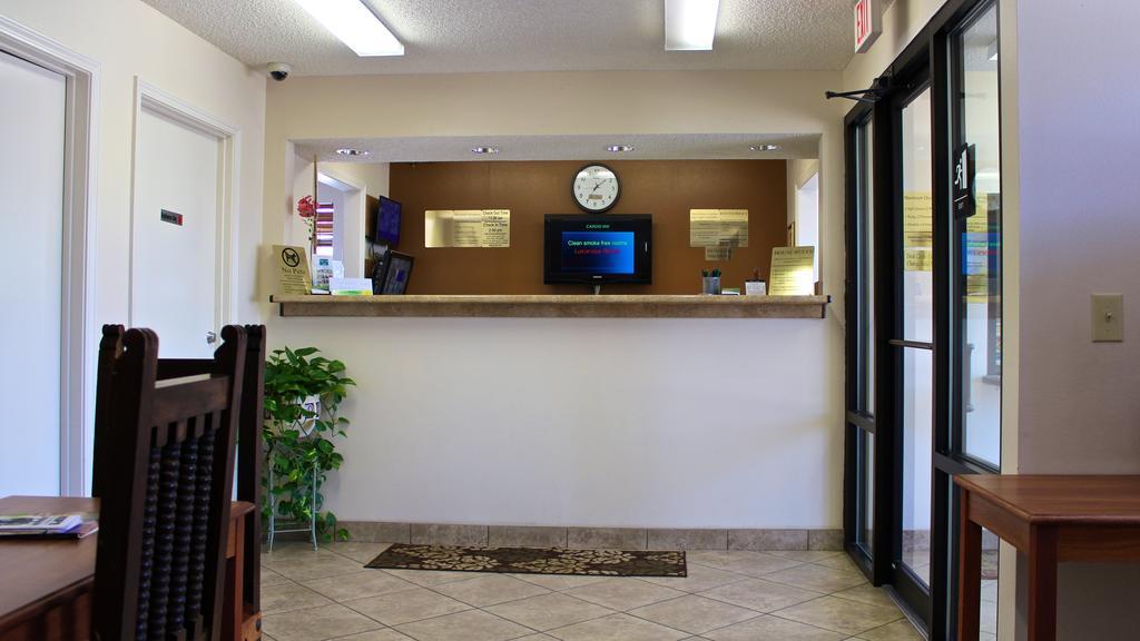 Carom Inn A Travelodge By Wyndham Denham Springs-Baton Rouge ภายนอก รูปภาพ