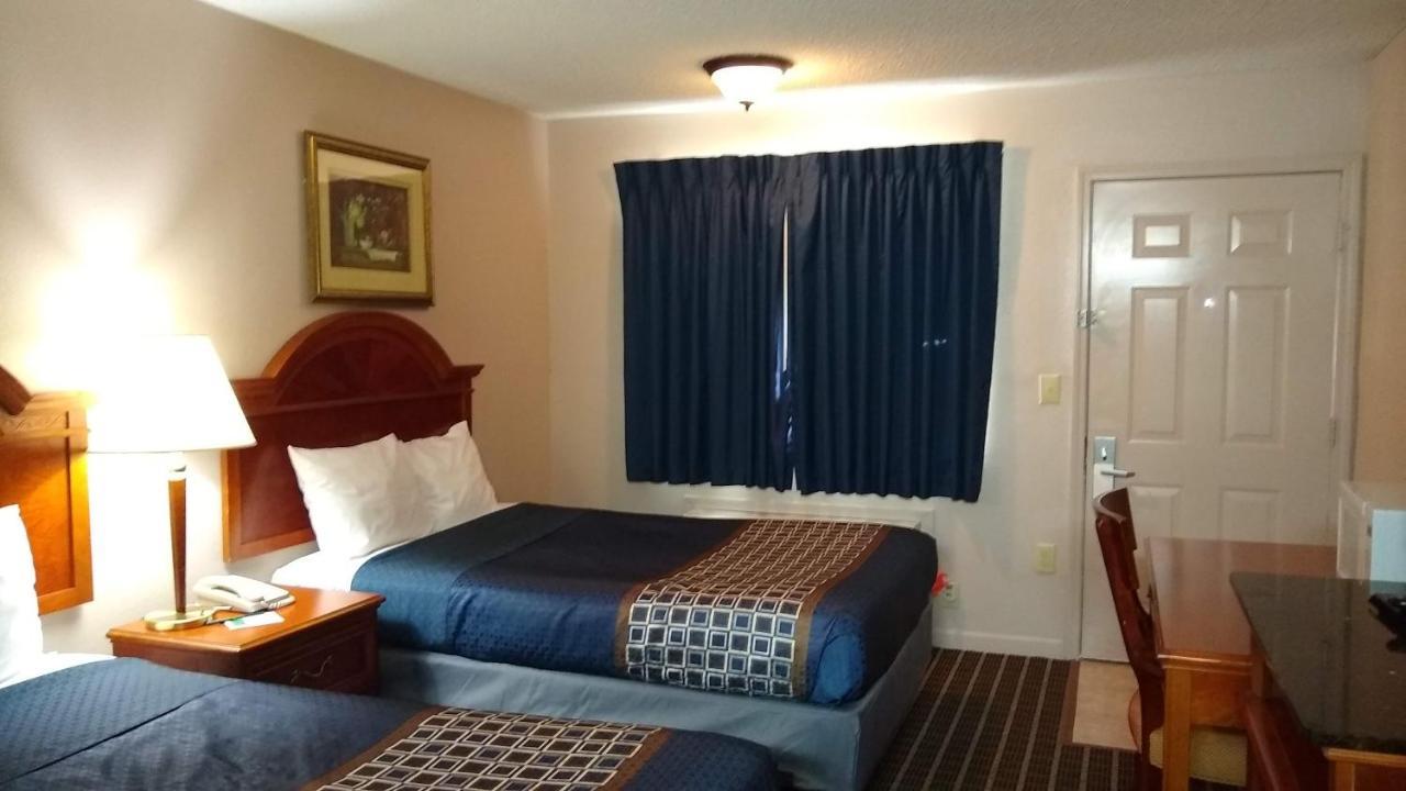 Carom Inn A Travelodge By Wyndham Denham Springs-Baton Rouge ภายนอก รูปภาพ