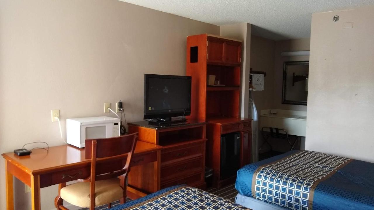 Carom Inn A Travelodge By Wyndham Denham Springs-Baton Rouge ภายนอก รูปภาพ