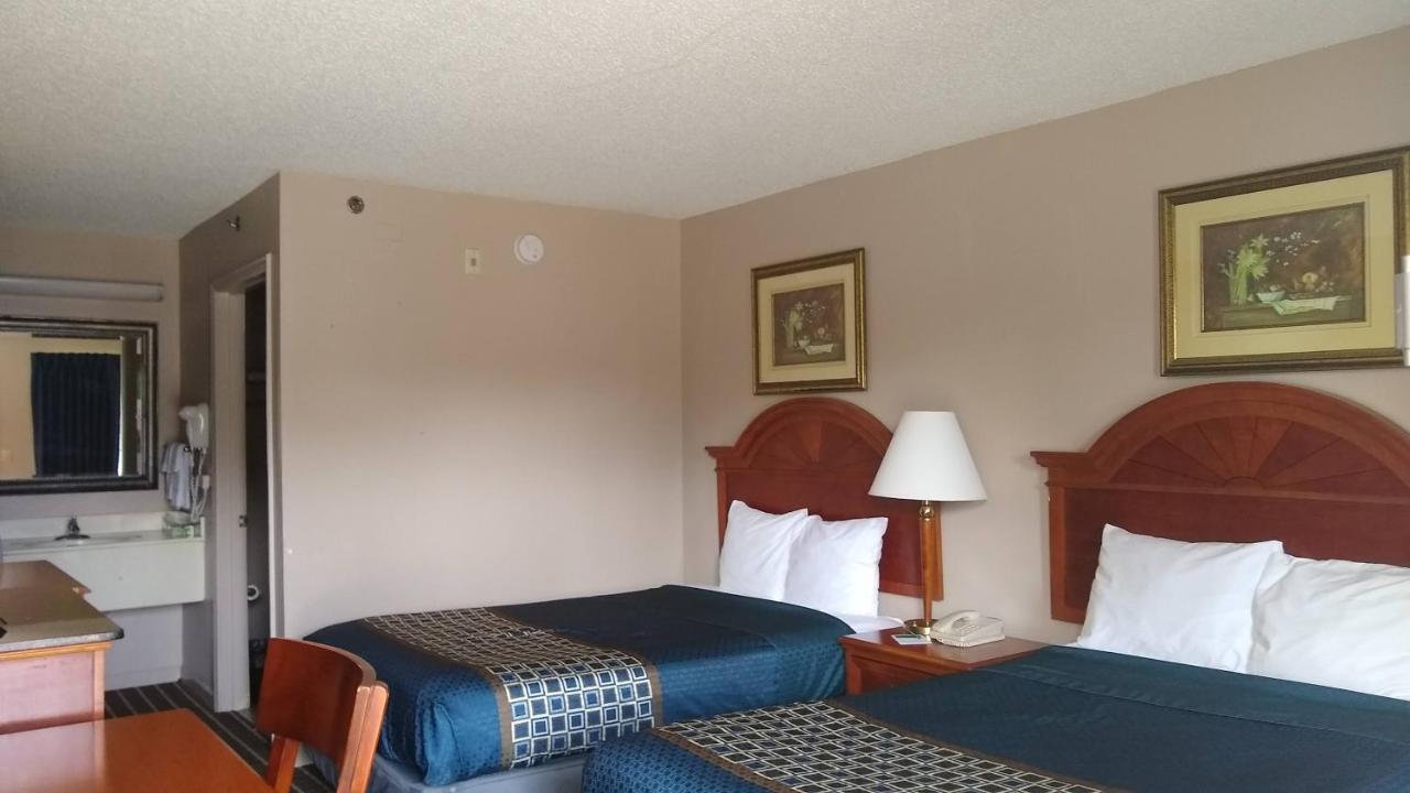 Carom Inn A Travelodge By Wyndham Denham Springs-Baton Rouge ภายนอก รูปภาพ