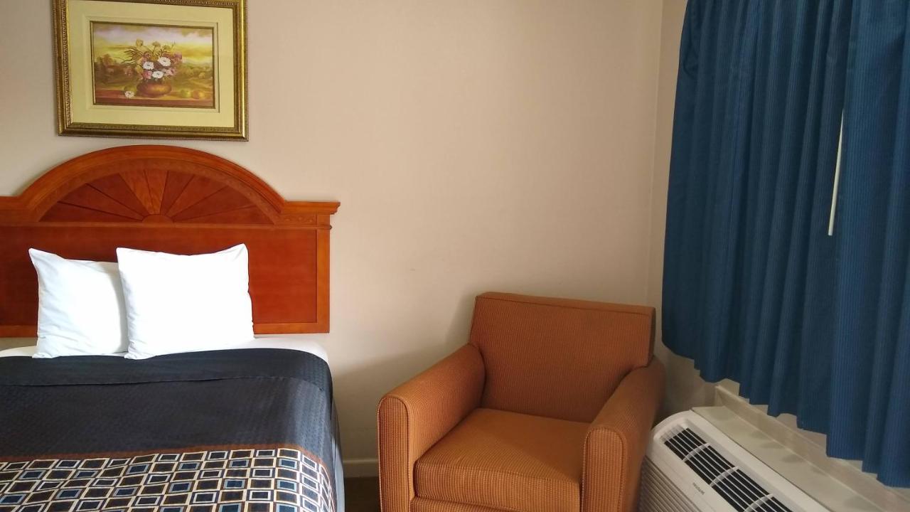 Carom Inn A Travelodge By Wyndham Denham Springs-Baton Rouge ภายนอก รูปภาพ