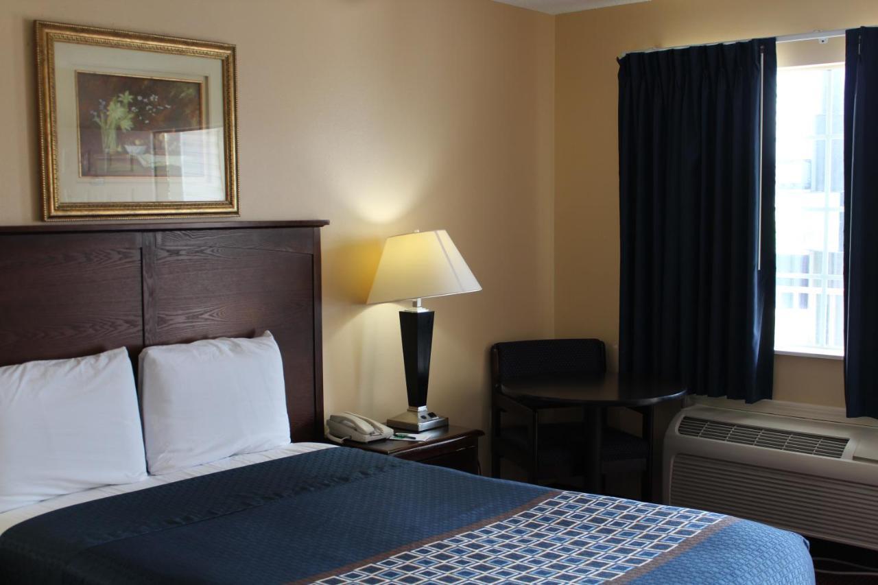 Carom Inn A Travelodge By Wyndham Denham Springs-Baton Rouge ภายนอก รูปภาพ