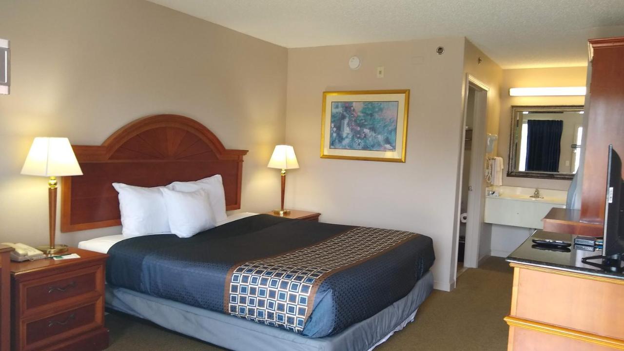 Carom Inn A Travelodge By Wyndham Denham Springs-Baton Rouge ภายนอก รูปภาพ