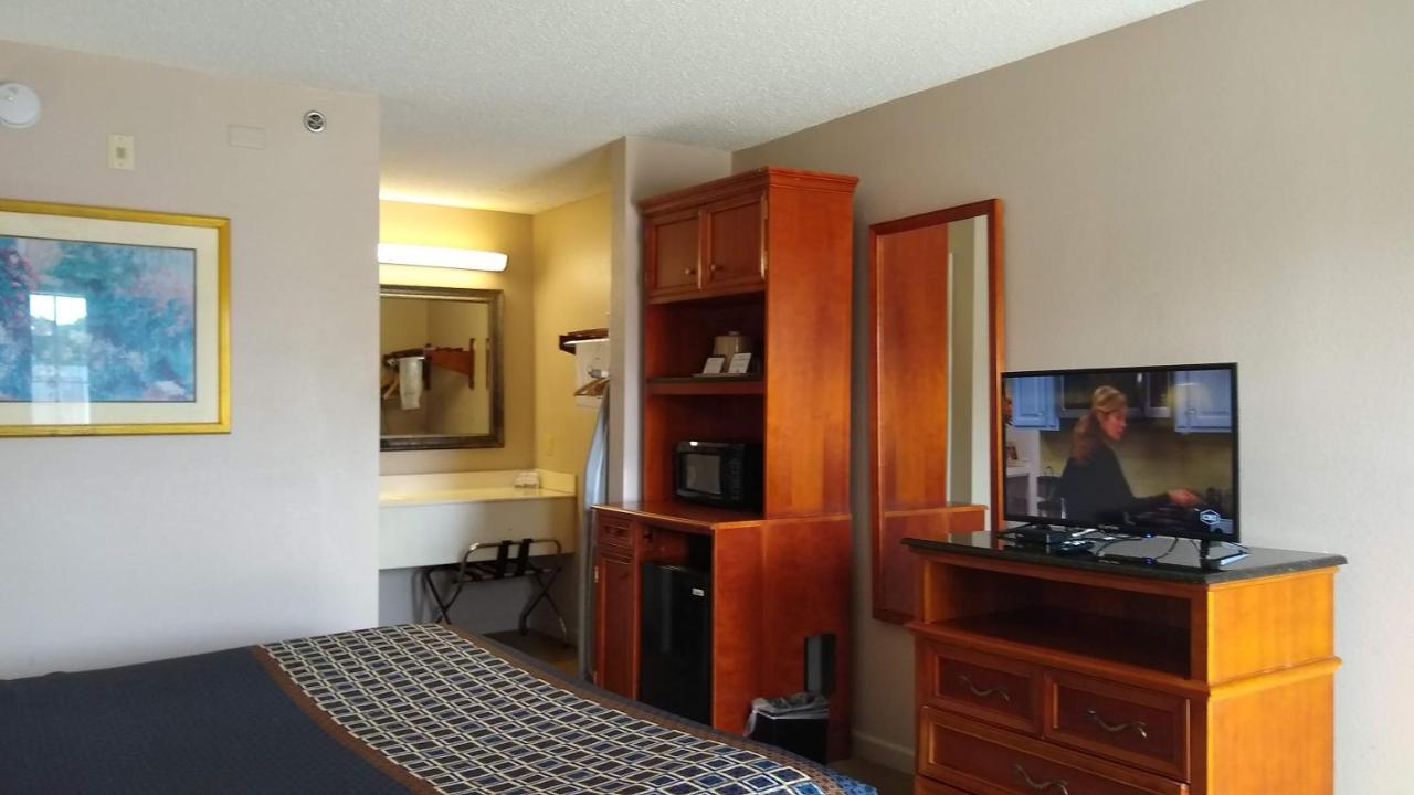 Carom Inn A Travelodge By Wyndham Denham Springs-Baton Rouge ภายนอก รูปภาพ